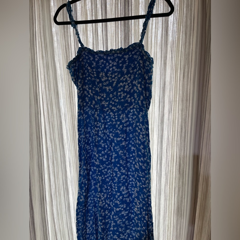 Cute blue dress!